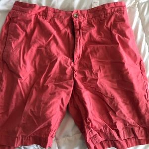 Salmon Vineyard Vines shorts, size 32
